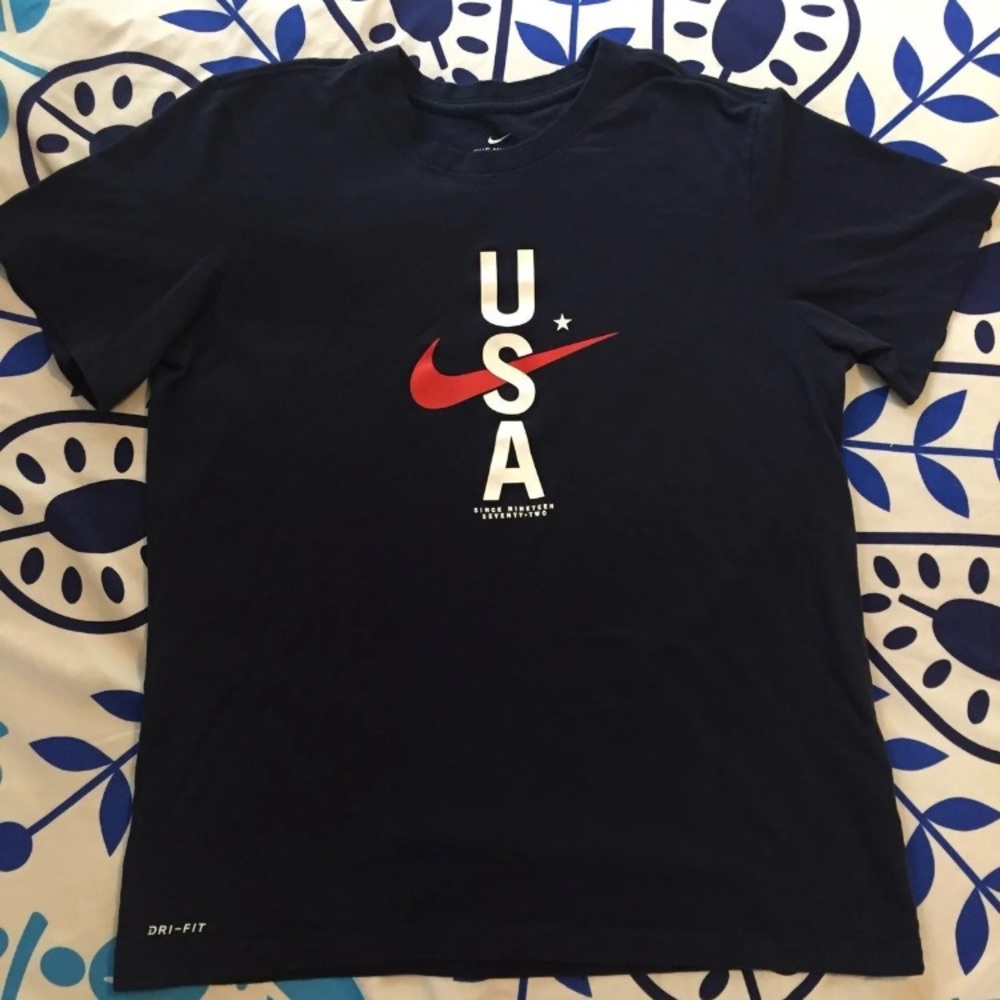 Men’s Nike t-shirt